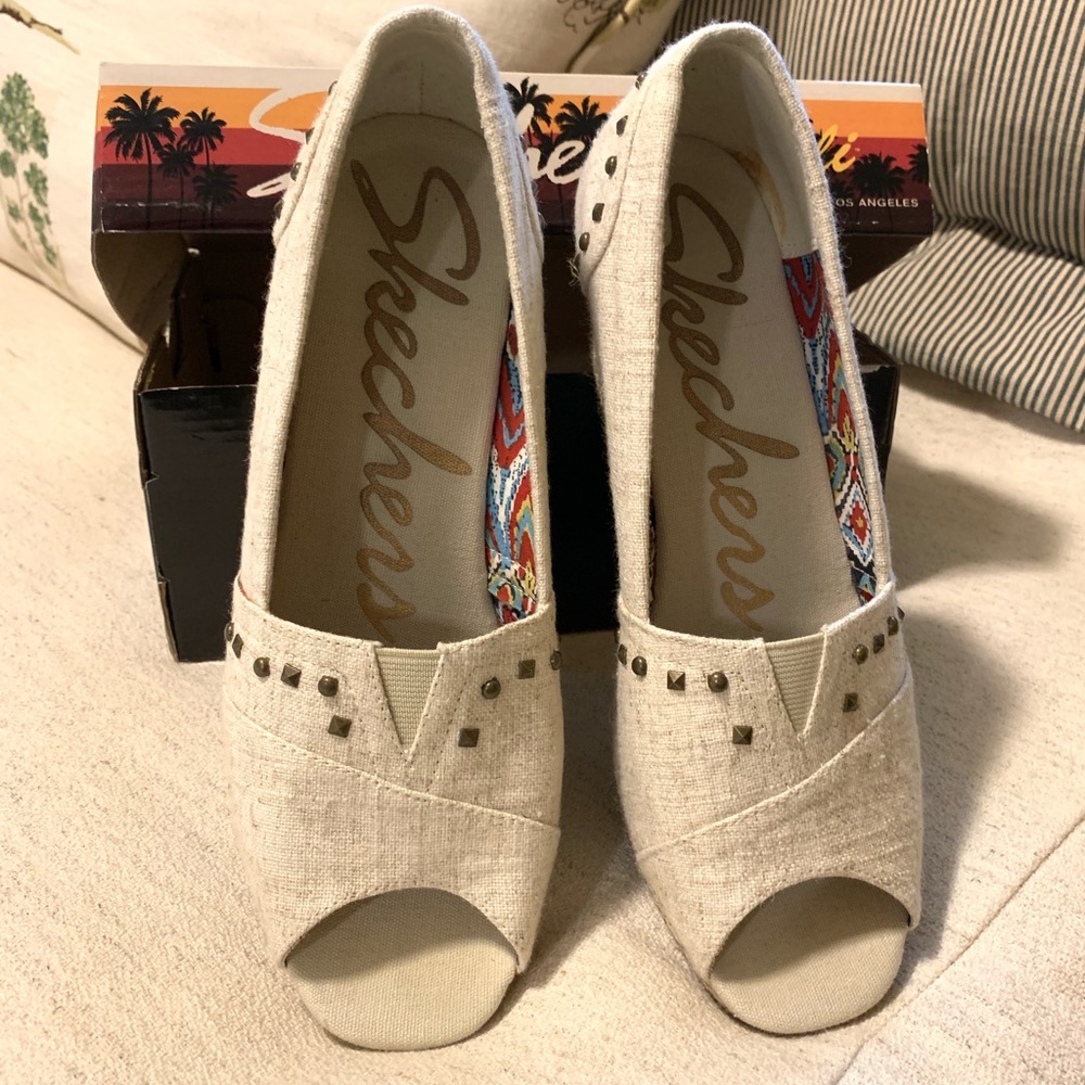 🥰 SKECHERS 🥰 WEDGE HEEL. SIZE 8.5. EUC